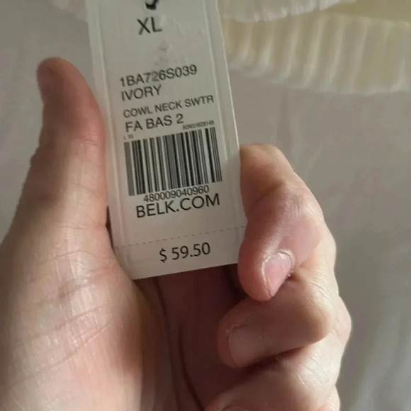 Crown and ivy sweater - Picture 3 of 3